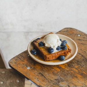 BLUEBERRIES FRENCH TOAST